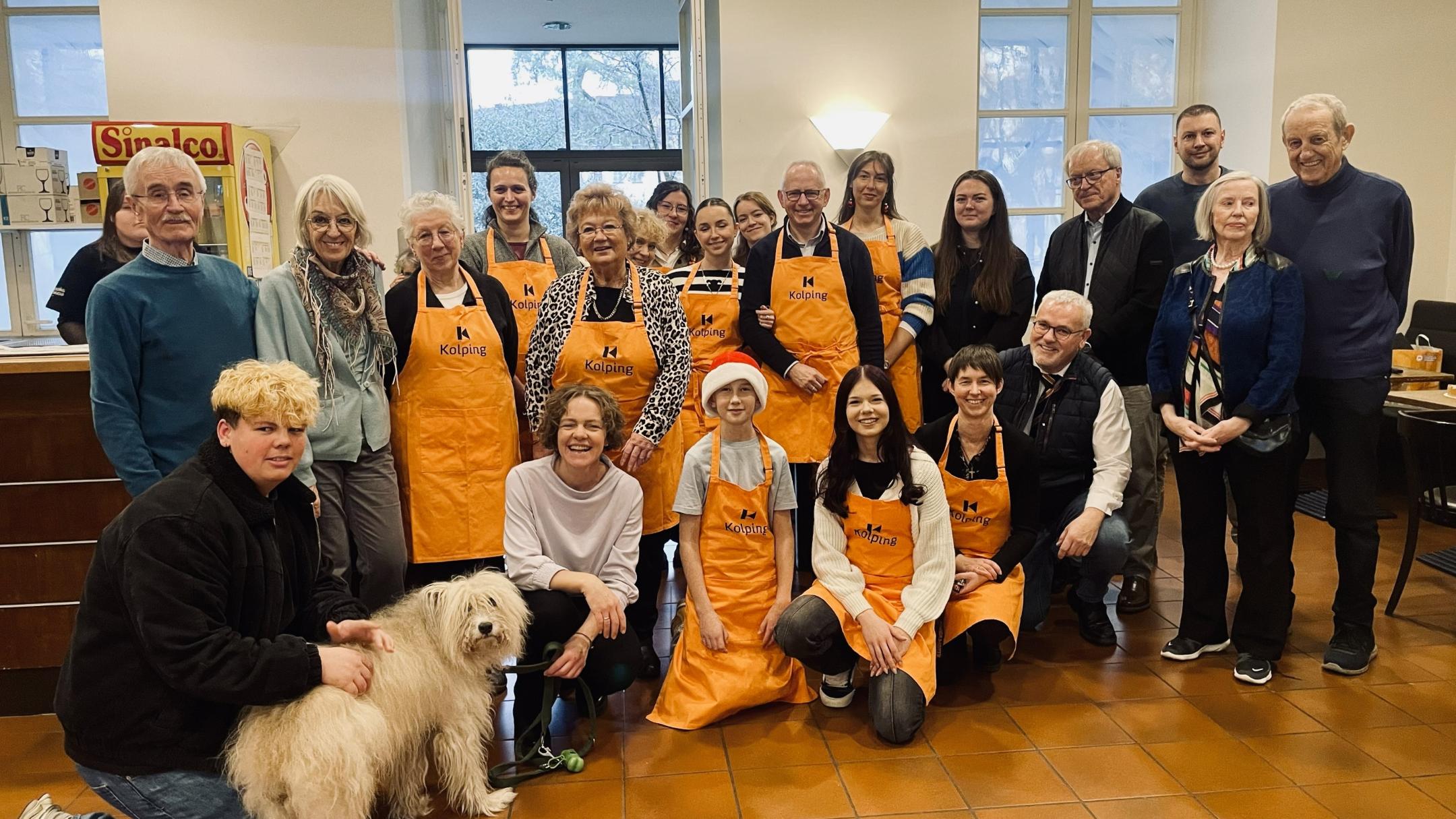 Die Helferinnen und Helfer bei Weihnacht der offenen Tür im Kolpinghaus Trier.